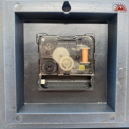 Đồng Hồ Treo Tường Laba Vuông Đỏ