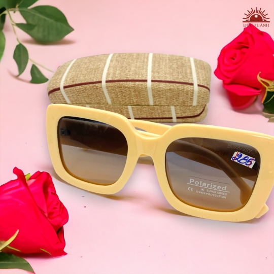 Kính Mát Phân Cực Burberry - Vàng Nhạt